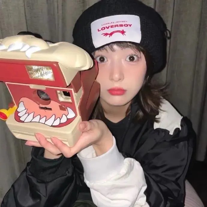 闪亮女孩封面